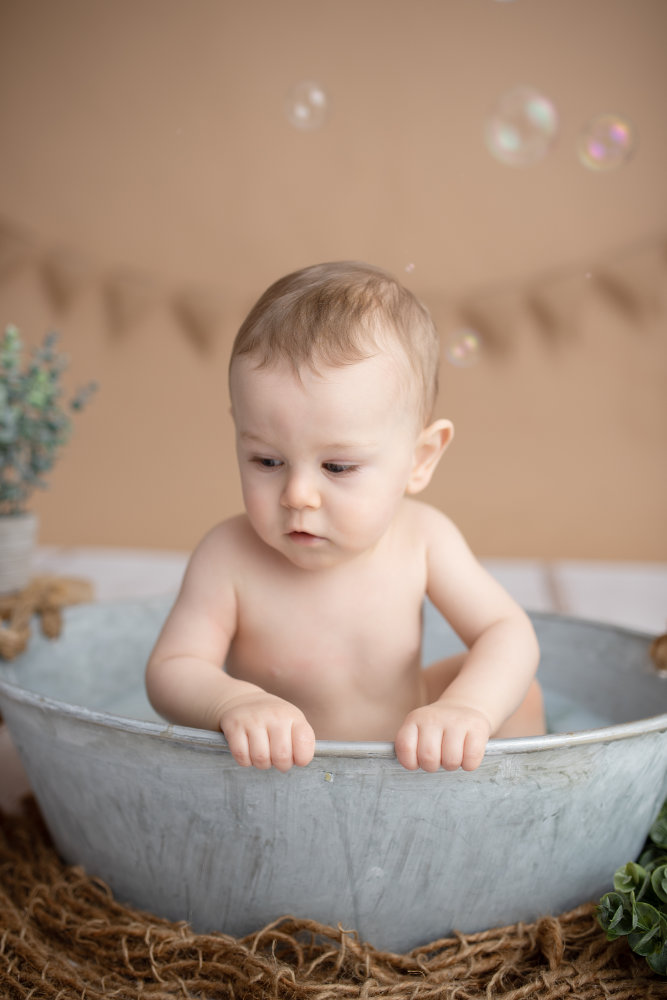 Fotoshooting 1. Geburtstag im Raum Soest, Paderborn, Bielefeld - Milchbad Shooting Schaumbad Shooting - Fotos von Kleinkindern im Studio von Viktoria Stelter Fotografie