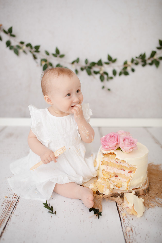 Fotoshooting 1. Geburtstag im Raum Soest, Paderborn, Bielefeld - Smash Cake Shooting - Fotos von Kleinkindern im Studio von Viktoria Stelter Fotografie