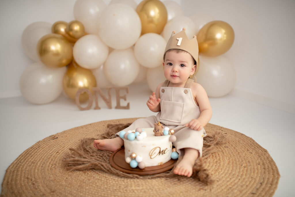 Fotoshooting 1. Geburtstag im Raum Soest, Paderborn, Bielefeld - Smash Cake Shooting - Fotos von Kleinkindern im Studio von Viktoria Stelter Fotografie